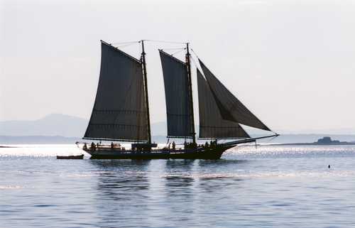 SCHOONER CLOSEUP